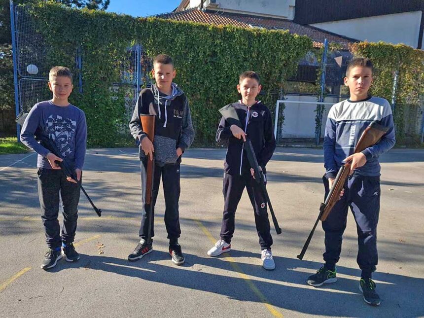 Đaci OŠ „Braća Stefanović“ iz Neuzine plasirali se na državno prvenstvo u streljaštvu
