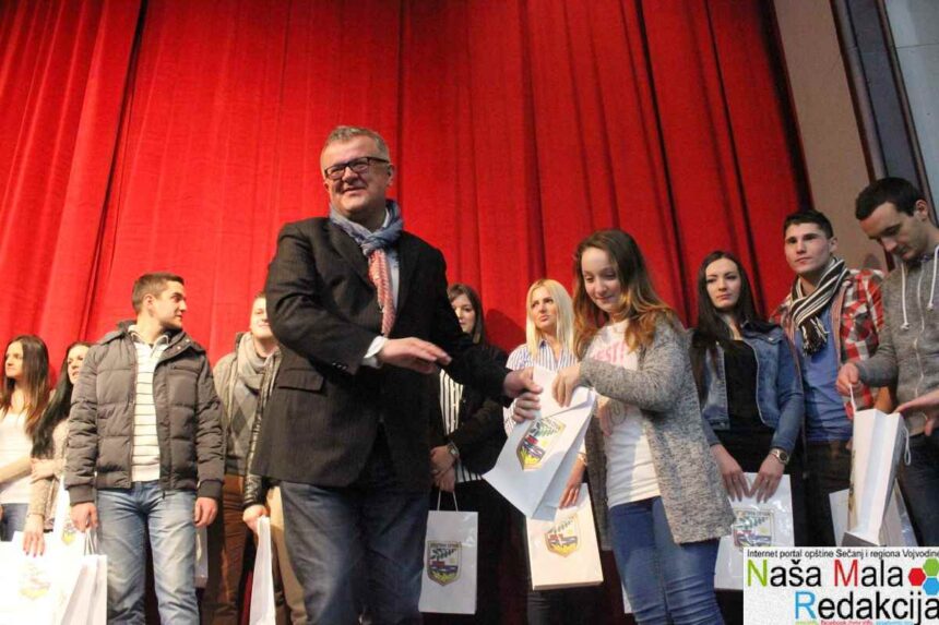 Studenti zapalili opštinu Sečanj!