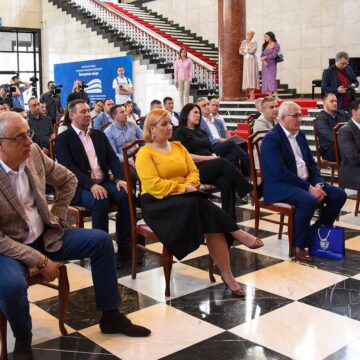 urucenje-ugovora-o-sufinansiranju-uredenja-vodnih-objekata-4 Sečanj: 82,5 miliona dinara od Pokrajine za rekonstrukciju vodovodne mreže i uređenje atarskih puteva