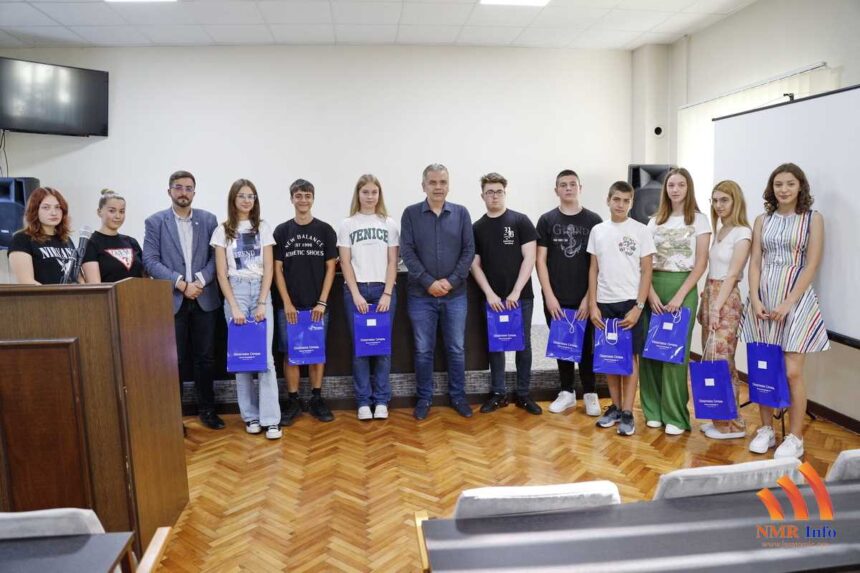 vidovdanska_nagrada_01 Predsednik Meljanac uručio Vidovdanske nagrade najboljim učenicima