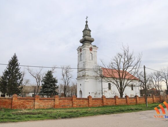 Hram Svete Trojice u Banatskoj Dubici – vekovi duhovnosti i tradicije Hram Svete Trojice u Banatskoj Dubici – vekovi duhovnosti i tradicije
